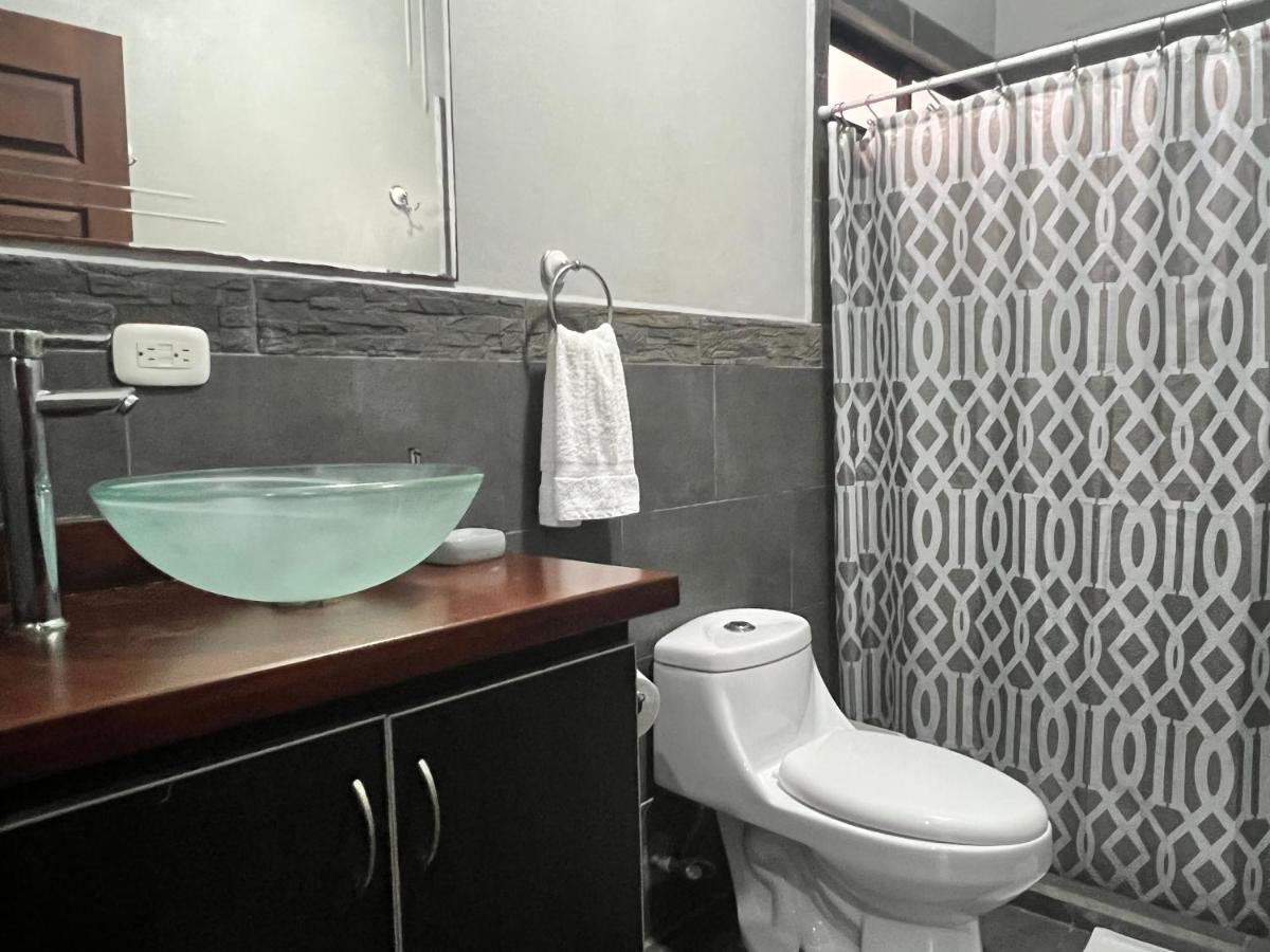 Guápiles Casa Laurelesヴィラ エクステリア 写真
