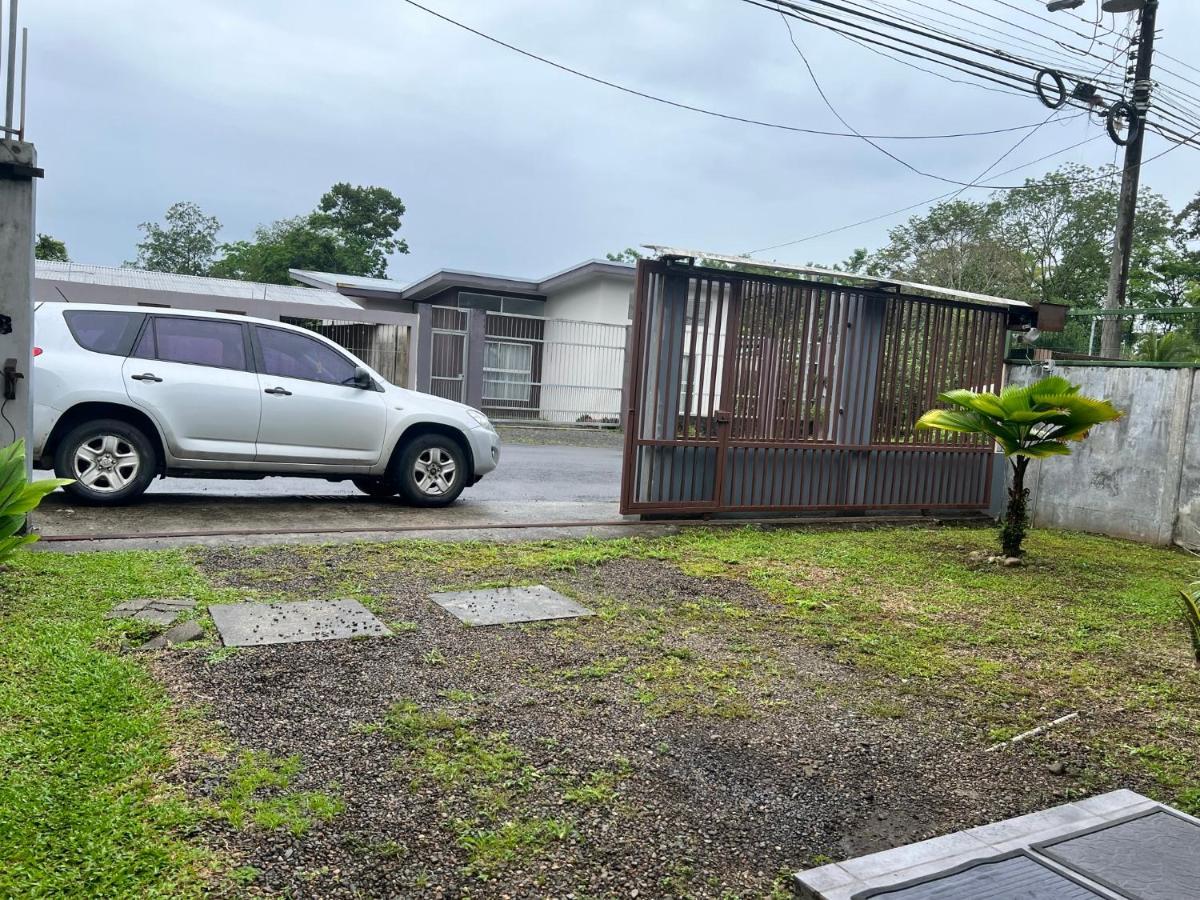 Guápiles Casa Laurelesヴィラ エクステリア 写真